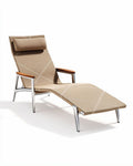 Ligstoel met verstelbare rugleuning en houten armleuning in beige 188 x 76 x 98cm
