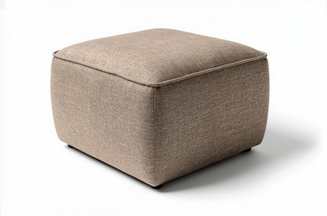 Hocker van stof in beige met een afmeting van 45 x 45 x 40cm